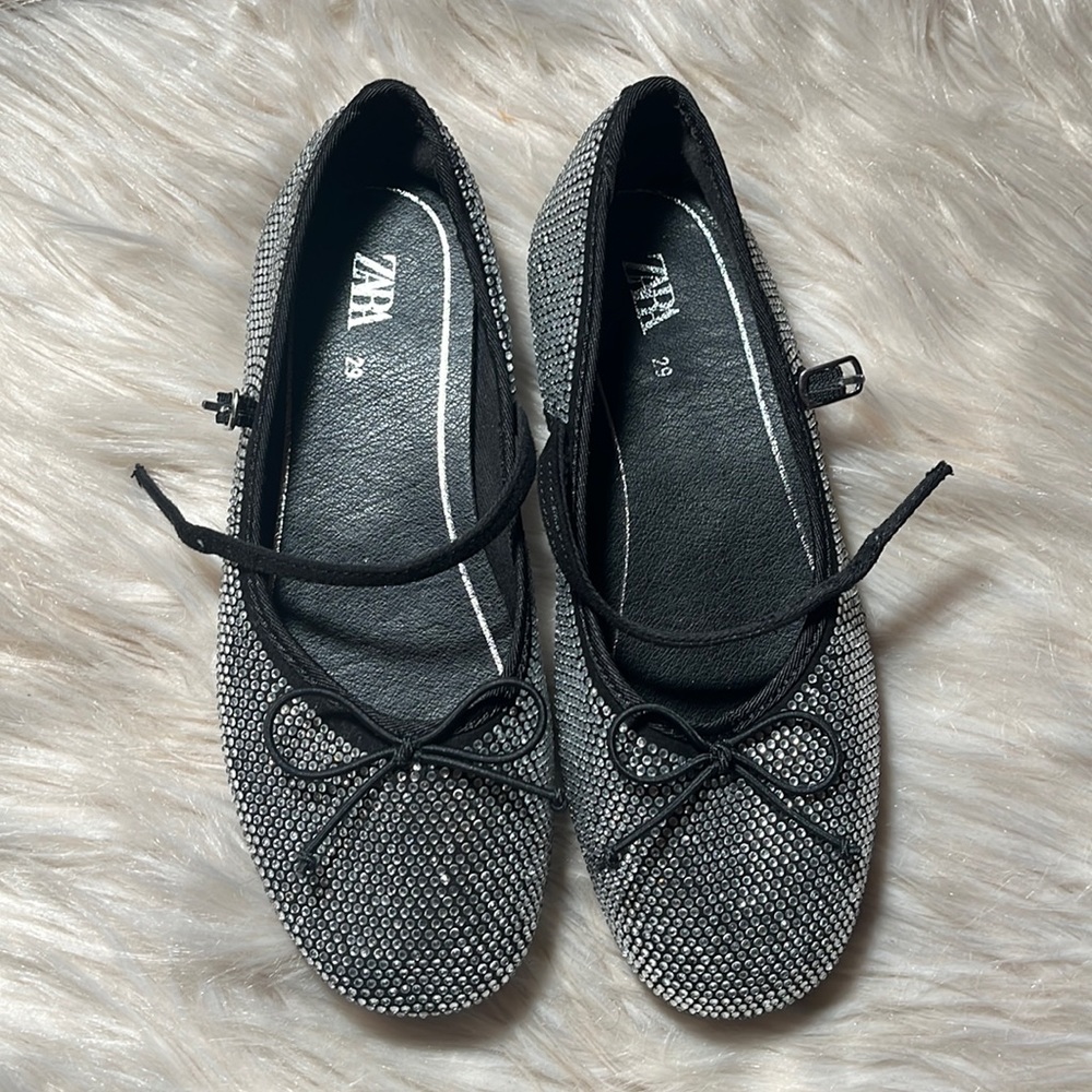 Zara kids shoe size 29